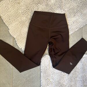 Alo Yoga 7/8 High-Waist Airbrush Legging in Brown